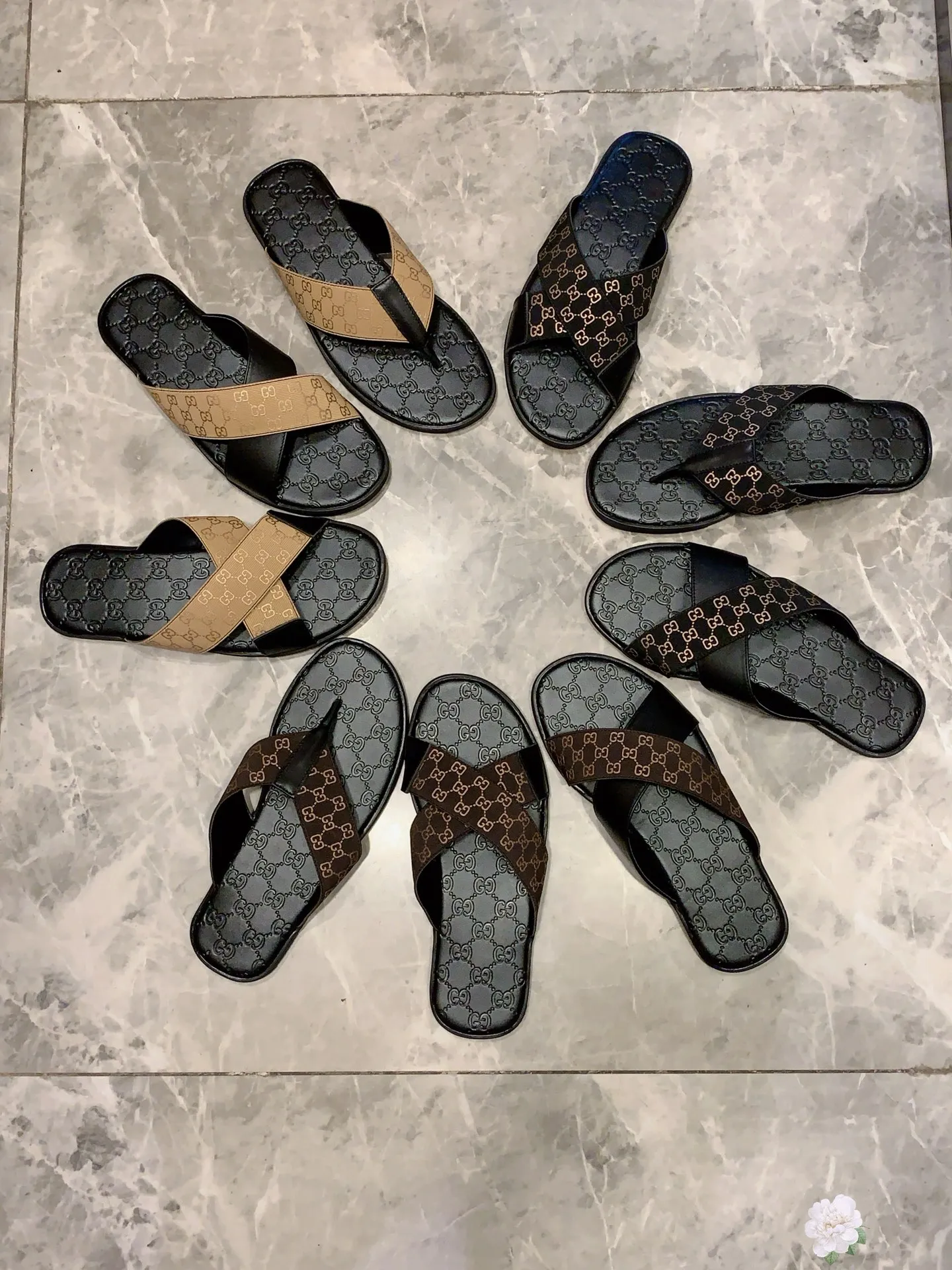 Slippers: New model: Factory price: 260💰💰🎩🎩🔥🔥《 Gucci* 》Series of slippers top purchasing agent🔍🔍Sold at the same time for men, original Italian imported webbing made of selected cowhide, exquisite workmanship,), sole: (super comfortable) original factory special sole, ⚠️exclusive double-layer movable molded sole super comfortable⚠️, real shot🎬the real thing is more beautiful🔍🔍266 regular code 38-44, can be ordered 45.